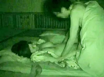 ＜森ななこ＞寝静まった美女の布団の中へこっそり侵入して美ボディを貪る！