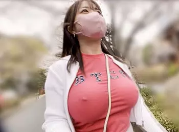 爆乳シロウト娘を発掘する企画！Ｋカップ爆乳「ノアちゃん 20歳 女子大生」がノーブラ散歩！