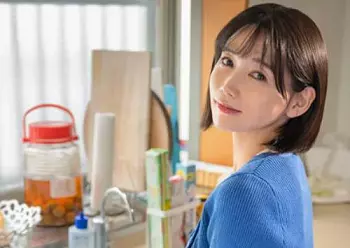 《小泉玖美》『ごめんなさいッ‥あなた‥』家族と過ごす自宅で愛液を滴らせ不倫に耽る不埒な四十路妻！