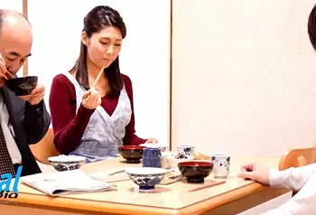 ママは僕のモノだ..ﾆﾁｬｱｗ/夫が眠る隣で息子の肉棒でNTRメス犬堕ちさせられる三十路熟女スレンダー美乳美女人妻！