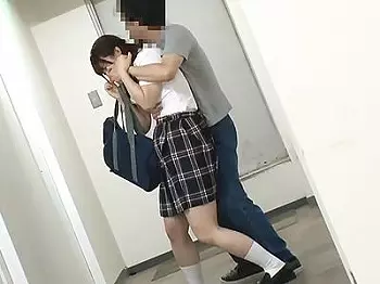 【JKレイプ】わいせつ邪魔したJKさん標的変更でイラマからのマ●コ奥までガンピスで犯されてしまうｗｗｗ
