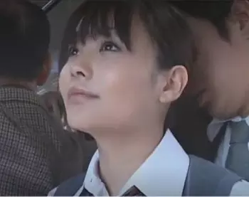 通学制服ひよこJK&times;受け入れ痴漢｜勃起チンポをスカートに擦りつけたが嫌がらないマジメ少女。肉棒をはにかみ、フェラしてくれ