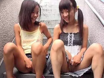 素人投稿美少女ロリ記録 無垢で可愛いJSやJCの無毛おまんこをくぱぁさせたり素股で射精するヤバイやつ
