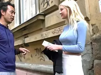＜素人ナンパ企画＞「日本のあなたと生セックス？いいわよ///」ロシアの金髪美女にAV男優が禁断の膣内射精＜処女作＞