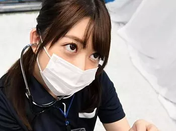 清楚な美人ナースさんはチンポに真剣！患者さんの悩み解消のために手コキ診断！それだけではなく自らのおまんこに&hellip;