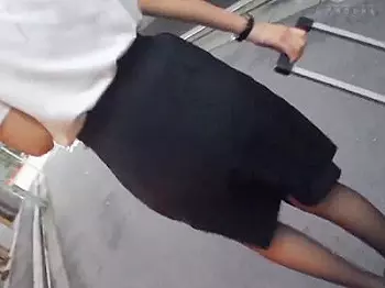 【素人ナンパ】男子全般の憧れ・CAさんをナンパ！モテない男子が初セックスを相手してもらった挙句に膣内射精まで！