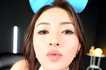 「こんな事、内緒ですよ♡」お触りセクハラし放題のバニーガールBarでしっかり膣奥に中出し体験【エロ動画】