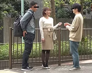 【人妻ナンパNTR】主人の視線とゴム無しピストンの刺激を噛み締めおかしくなってしまう奥さん