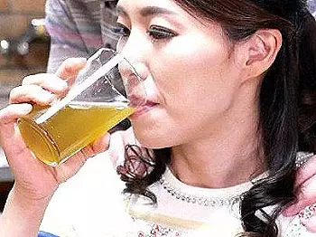 ＜四十路熟女！＞上品な感じの奥さん人妻！息子に媚薬を飲まされ近親相姦エチエチシチャウゾ！