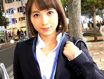町でナンパした小柄な美少女がホテルでオマンコ手マンで感じてオチンポ挿入されてもだえちゃうｗｗｗｗ