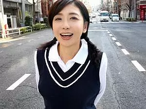 【制服おばさん】アラフィフ熟女が恥ずかしいコスプレ!!純白のパンティ湿らせながらおチ●ポしゃぶってハマり狂う!!