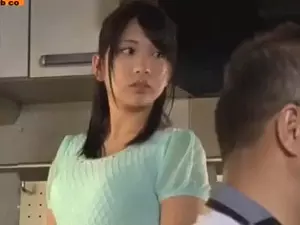 息子の嫁が義父の寝室に忍び込み逆夜這いする！まだまだ性欲旺盛で義母とセックスしまくる義父の絶倫チンポが欲しくなり子宮が疼