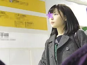 電車痴漢師がJCにローター挿入して珍棒擦り付けて握らせる【なごみ 逆さ撮り ヤバイやつ ロリ 女子中学生】