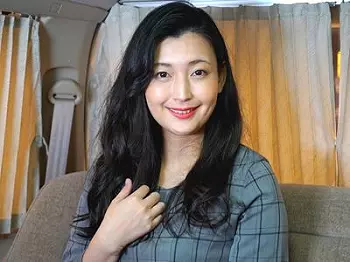 【人妻ナンパ】黒髪清楚美人な三十路美魔女人妻GET‼他人棒で浮気するエロ不倫セックスで生ハメ無許可中出しの精子膣内射精！