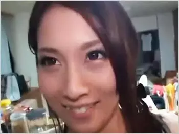 美人人妻がAV応募！自宅にAV男優を招き入れて中出しセックスを堪能する