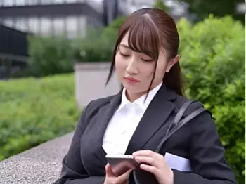 内定出ず焦ってる就活女子大生に内定ちらつかせセクハラする鬼畜な面接官&hellip;色白爆乳ちょいポチャ娘を玩具悪戯して生ハメ膣内射精
