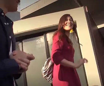 【NTR人妻】綺麗な奥様が狙われる！アソコ刺激されセックスレスで興奮し中出しされる