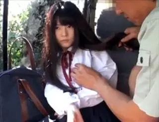 【女子校生動画】清純美少女を車で人気のないところまで連れて行ってカーセックスイラマチオ
