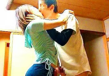 野球部の女子マネージャーが男子部員の反り勃つ肉棒を性処理ペットになって気軽におしゃぶり！