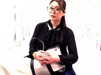＜メガネ人妻！＞「マニアにはたまんね～ｗ！！」メガネの上品で綺麗な美魔女！口説かれ他人棒浮気sexシチャウゾ！