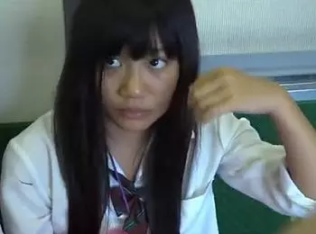 【盗撮動画】容赦なく危険すぎるJK捲りパンチラ映像！お気に入り美少女を数日間張り込んで大傑作完成！