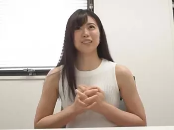 旦那に構ってもらえず欲求不満な若妻が不倫に走りAV応募❤男優との久々のセックスで愛撫に身悶え感じ肉棒ハメてイキまくる！