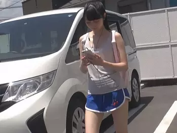【素人ナンパｘ連続中出し】「私なんておっぱい小さいし&hellip;」ノーブラで過ごす自己評価低いロリ美少女と乱交ハメ撮りで膣内射精！