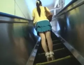 清楚な女子大生を徹底凌辱！満員電車で潮吹き痴漢&times;中出しレイプされるアイドル級可愛いロリ美少女JD！