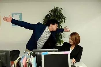 いつもふざけた同期の意外な男らしい素顔に心が揺らぐオフィス！煙たい部下との関係が逆転するロマンスを描いたオムニバスドラマ