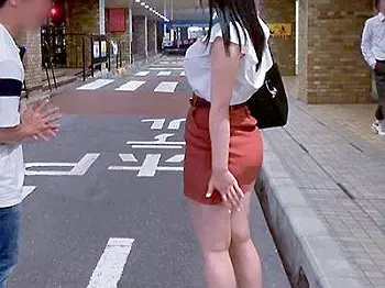 【お姉さん&times;素人】長身デカ尻でGカップ巨乳の黒髪ロングさんがエロSEX！脚の匂いを嗅がれてくすぐりｗ！