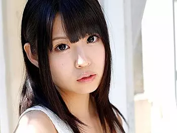 （さくらゆら）黒髪のスレンダーな美少女♡　AVデビューを満喫して、赤面をしながら乱れることになる