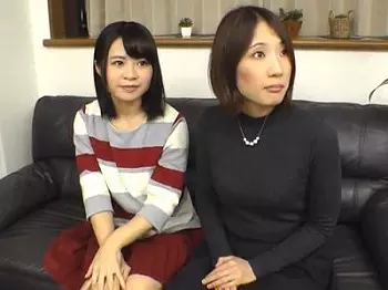 【母娘ナンパ】生ハメ中出しを賭けて親子がエロエロ対決企画！親子で絶頂イキしてしまい仲良くハメる4)乱交の親子丼セックス！