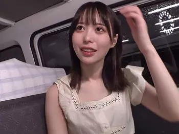 『気持ち良さそうだなと思いました&hellip;♡♡』スレンダー色白美少女をナンパ、パンツにローター仕込んで羞恥散歩！