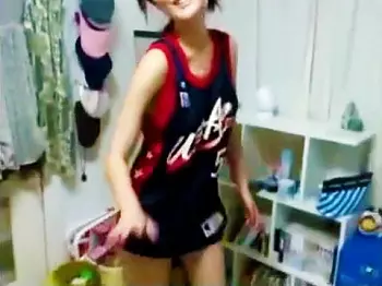 ＜個人 撮影＞凄く幼い現役の中●生同士がセックス！鬼ピストンされた美少女&hellip;えちえちで可愛い童顔マジ最高ｗ＜ロリっ娘JC＞