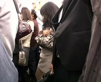 【OLパンスト】嫌がりつつも勝手にぐしょ濡れになってしまう肉体！満員電車でOLは抵抗しきれずハメ倒される
