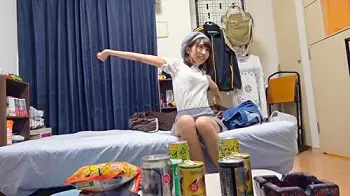 【隠し撮り】ふわふわな雰囲気の20歳の女の子がヤリチンナンパ男の部屋に連れ込まれてガンハメされてしまう