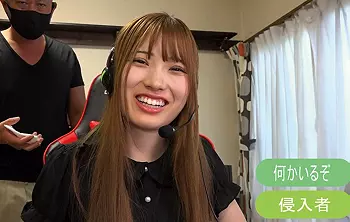 生配信の実況中にレイプ魔が乱入！！身動きできない状態でボッキちんぽを生で挿入！これが配信されちゃった！