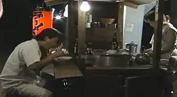 【昭和屋台未亡人】母ひとり子ひとり。屋台のラーメン屋で生計を立てる逞しい母であっても女は女。出前と称して男の部屋へ♡