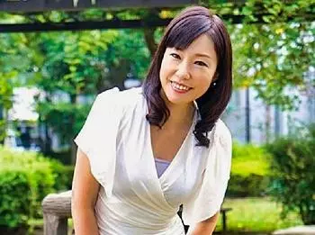 ［五十路］清楚で優しさが滲み出ている五十路の美魔女&hellip;外見からは想像出来ない淫乱ふりでカメラの前で本気のセックスｗｗｗ