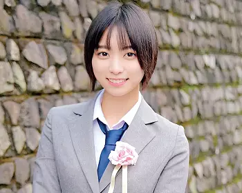 ちょっと前まで現役JKだった&hellip;ショートカットの美少女がデカチン素股に挑戦～愛液ダダ漏れ挿入事故装い～生ハメ膣内射精の初体