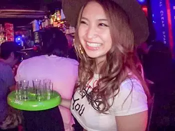 &laquo;泥酔&raquo;『おにいさん♪私と勝負よっ❤』カウガールとテキーラ勝負でベロベロにしたあと生ハメ中出ししときました♪