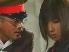 ＞悪徳憲兵隊の取調室。連行された多くの女性が命欲しさにもて遊ばれる。マラをねじ込み卑劣なまでの強制、中出しセックス