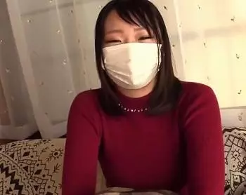 マスクをなかなか取らないお姉さんは脱ぐとナイスバディでありながら処女でした
