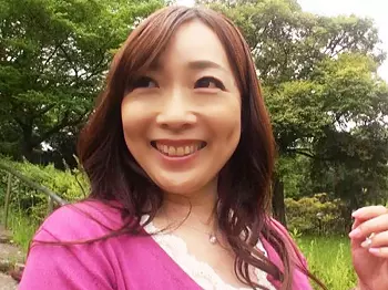 ［性解放&hellip;四十代子持ち母親］やめぇ手マン‥御汁溢れる！パパ棒とか貫通させてないGオッパイが巨根に溺れる、エロ動画WWWW