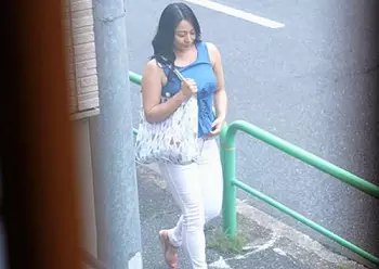 《人妻レイプ》近隣に住むストーカー男に狙われた四十路妻が下衆マラに辱められ肉便器オナホに成り下がる！~佐久間楓~