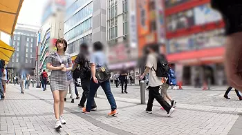【素人&times;ナンパ】バスト84㎝のショートカット美少女をホテルに連れ込むことに成功した男「あっダメ♡」興奮しながら立ちバック