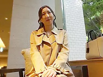 ☆人妻ナンパ・中出し｜三十路・美魔女奥様☆清楚で知的な地方在住の働く美人奥さんがカフェでアンケートに答えますが..！？