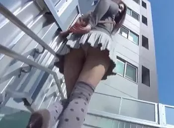 ミニスカ美脚ギャルと満員の車内で密着し勃起不可避！我慢できず立ちバックでハメ倒す！