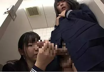『こ&hellip;擦ってみるね？』突然チンポが生えてきた女友達に大興奮の処女JK！初めてのセンズリに悶絶射精ww