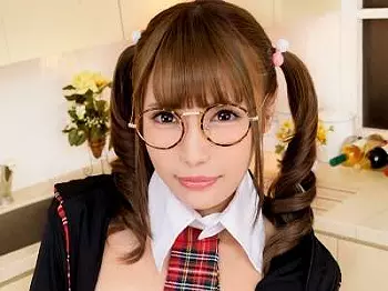 ツインテール眼鏡ドリルロールの美脚シロウト女子がバキュームフェラして背面ロデオ激ハメで結合のエッチ！